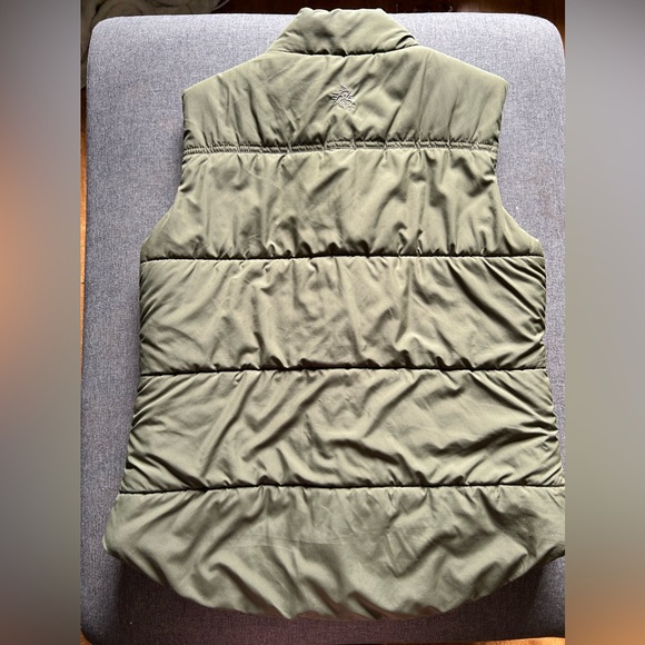 Legendary Whitetails Vest size medium - Picture 2 of 2